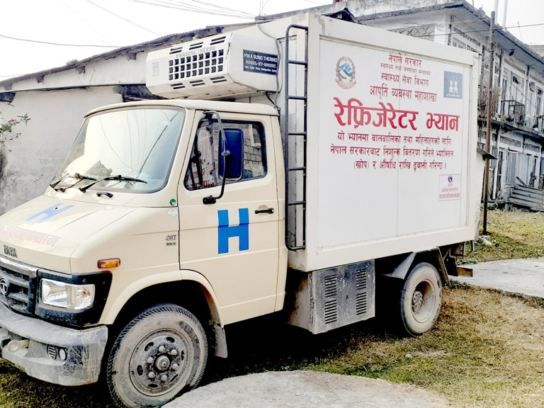 ‘खोप लिन भ्यान जाँदैछ, ल्याएर कतिलाई लगाउने थाहा छैन’